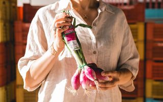 mazzo di cipolle rosse di tropea